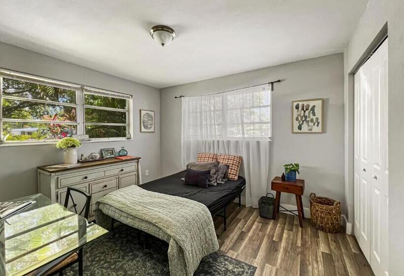 חדר דלוקס, Miami Residential