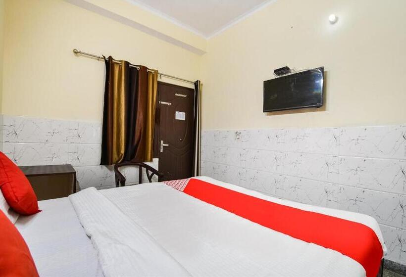 트리플 클래식 룸, Oyo Anjani Mahal Guest House