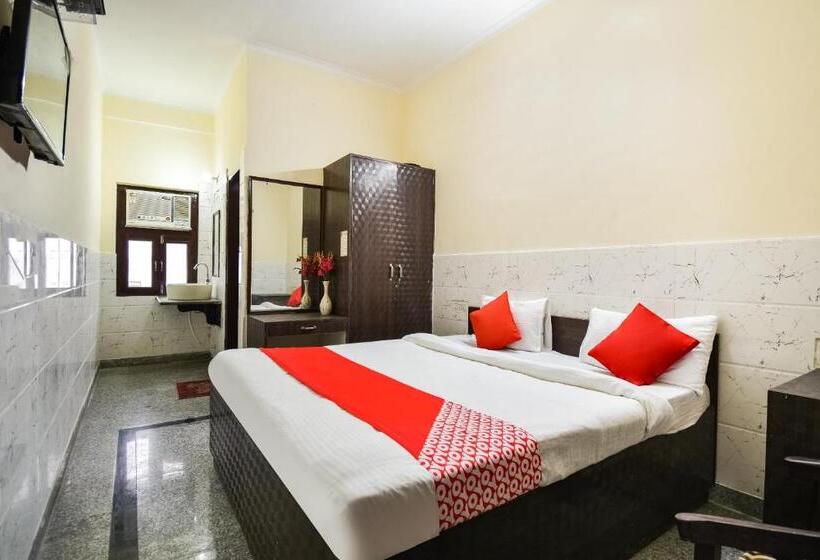 트리플 클래식 룸, Oyo Anjani Mahal Guest House