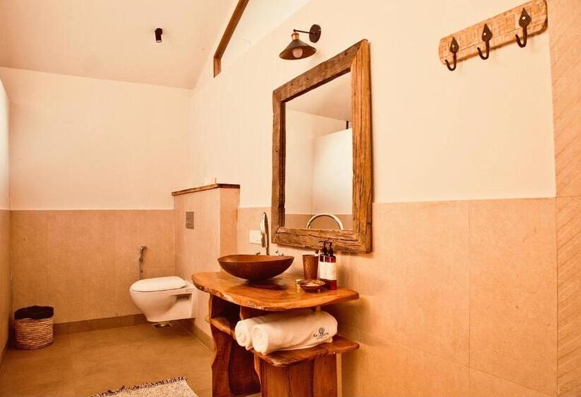 小室, Anahata Retreat Ashvem Goa
