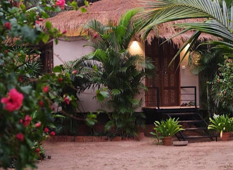 小室, Anahata Retreat Ashvem Goa