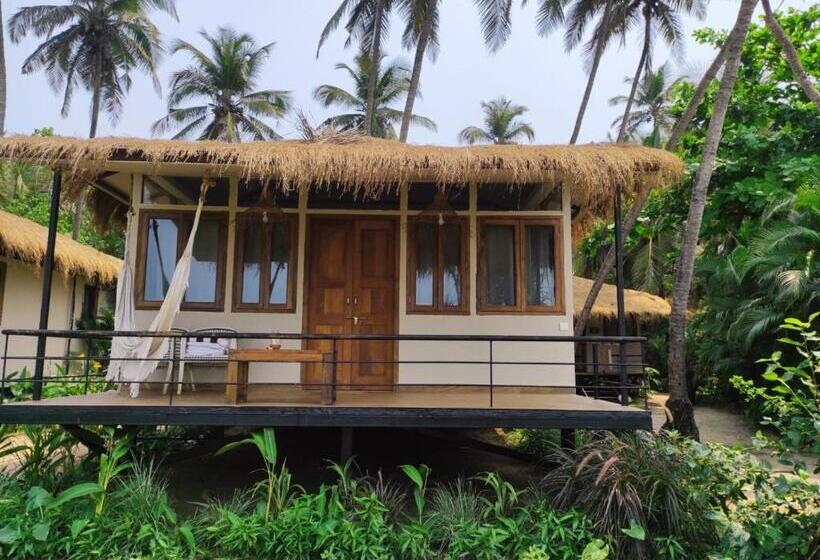 小室, Anahata Retreat Ashvem Goa