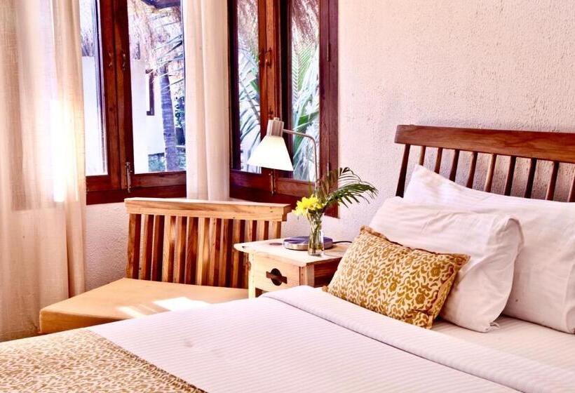 小室, Anahata Retreat Ashvem Goa