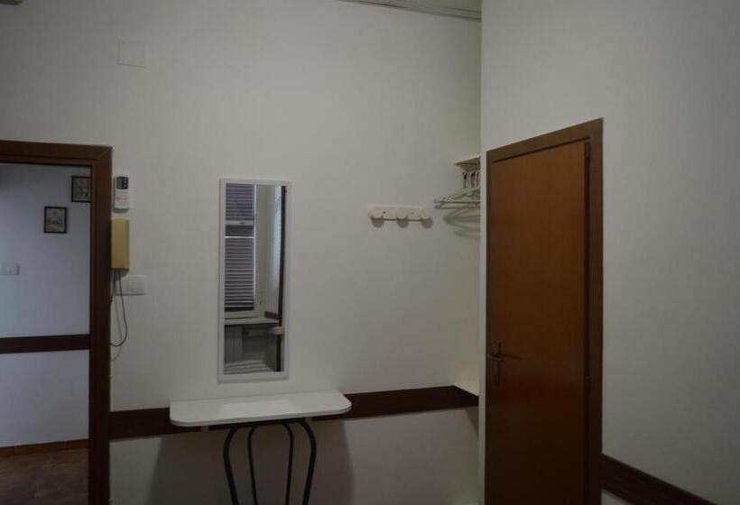 标准单人间, Albergo Ollolai