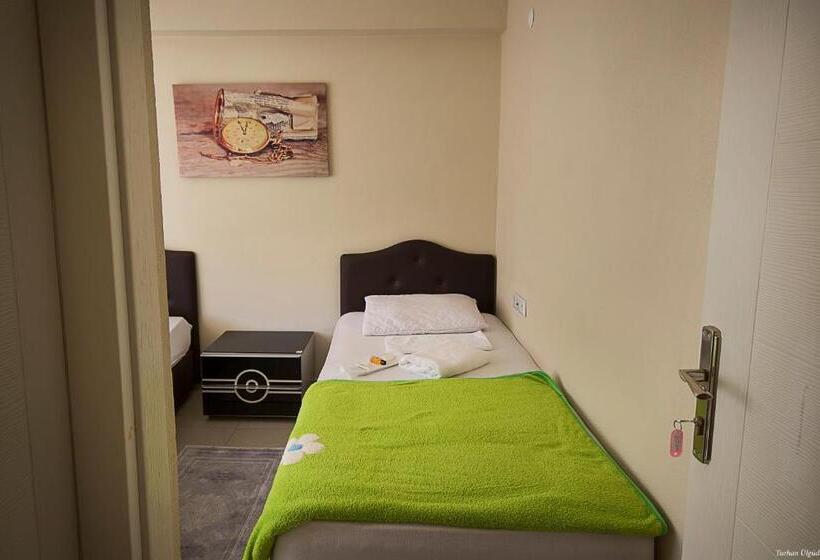 标准单人间, 22 Otel