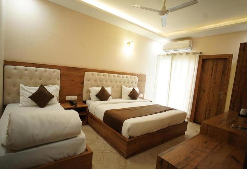 디럭스 트리플 룸, Anant Rishikesh