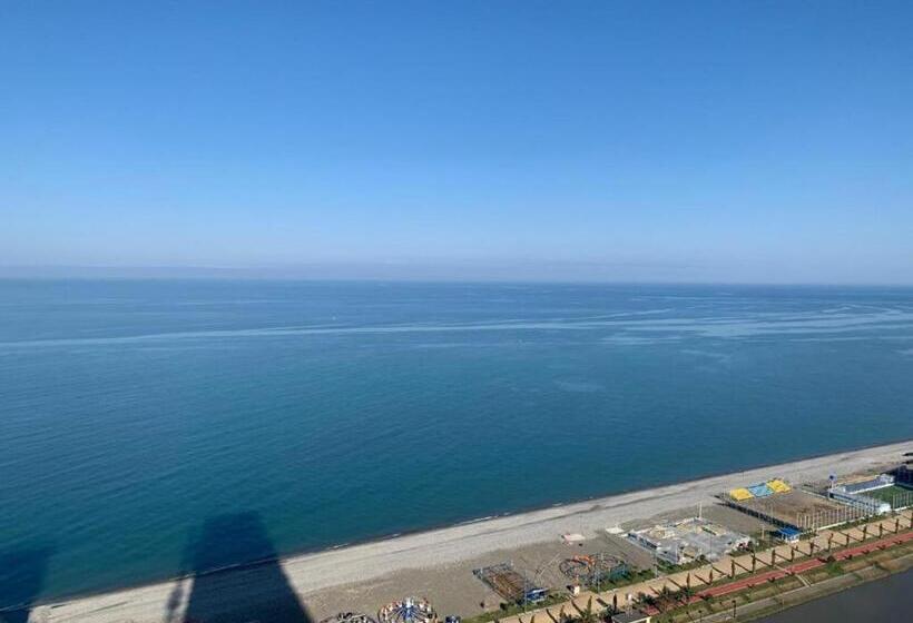 استودیو خانوادگی, Beach Hotel Orbi City