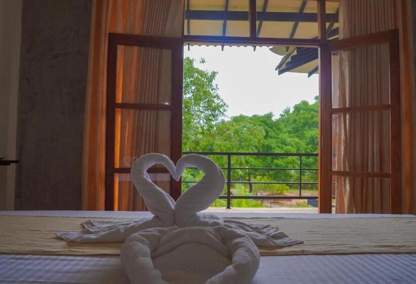 标准间带露台, Sigiriya Cottage