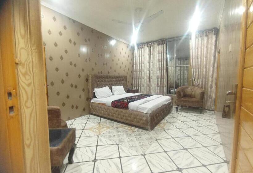 اتاق لوکس خانوادگی, River Breeze Family Hotel, Swat