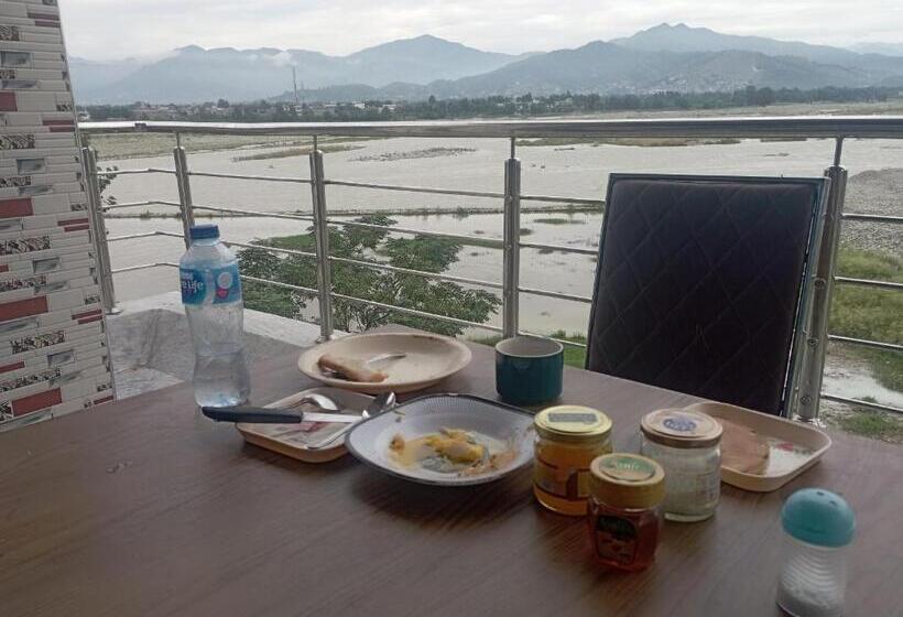 خانه 1 خوابه, River Breeze Family Hotel, Swat