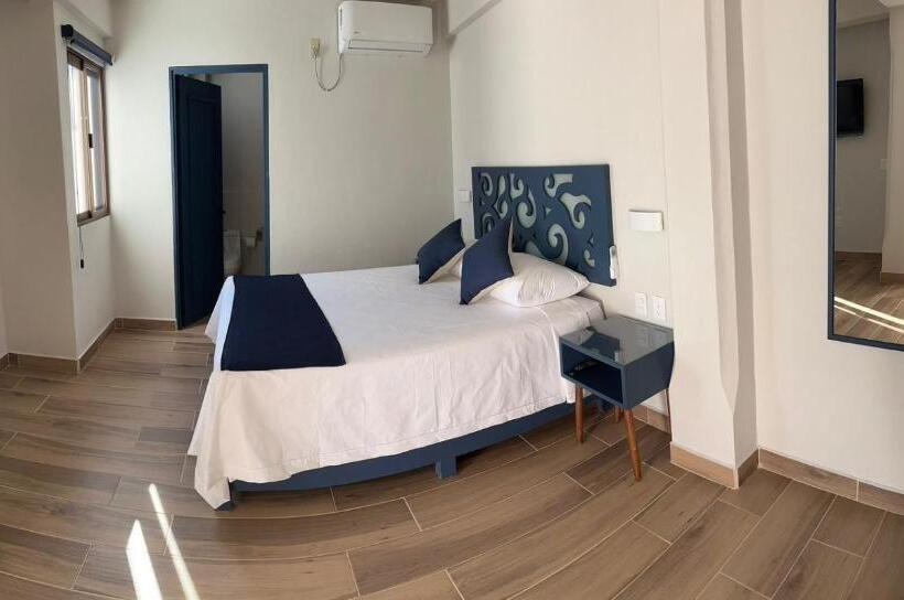 デラックスルーム, Centrico House