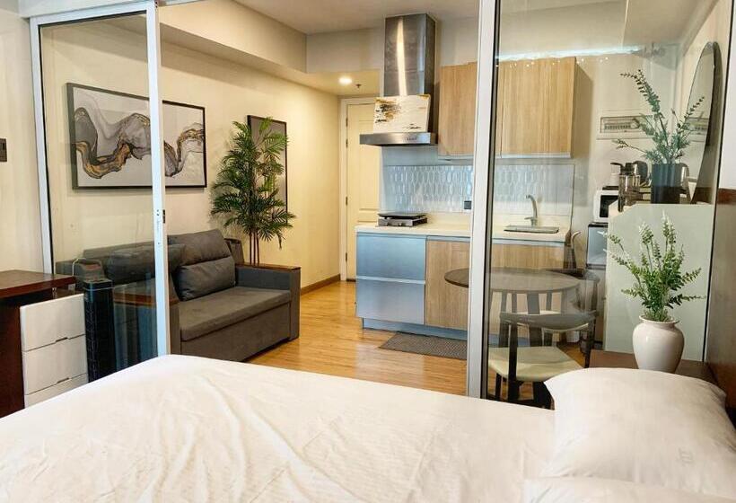 발코니가 있는 스위트, Manila Homes Azure 1br Beach View