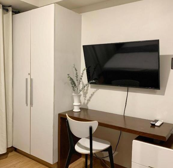 발코니가 있는 스위트, Manila Homes Azure 1br Beach View