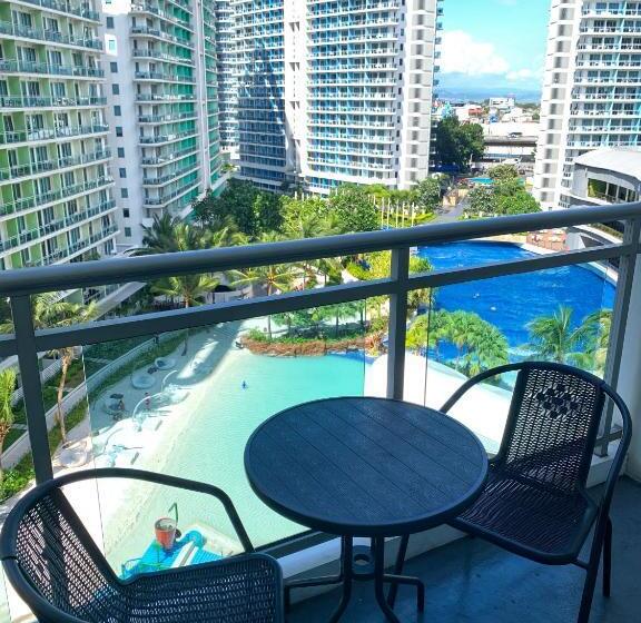발코니가 있는 스위트, Manila Homes Azure 1br Beach View
