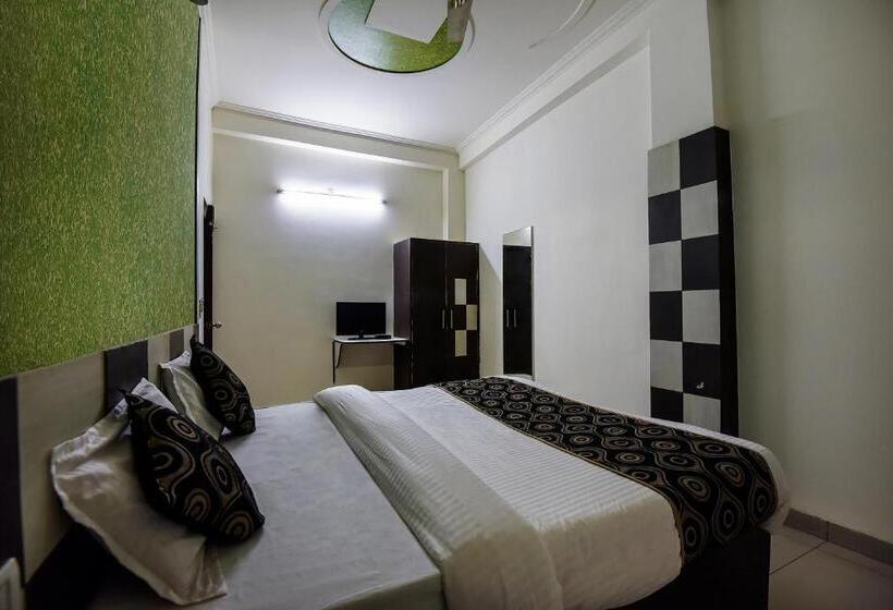 Трехместный Номер Классика, Oyo Flagship Hotel Alpine Inn