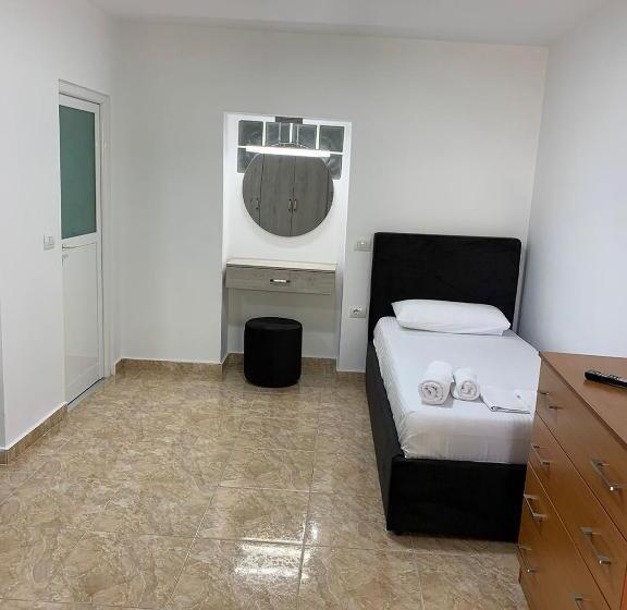 اتاق استاندارد سه نفره, Oxhaku Guest House