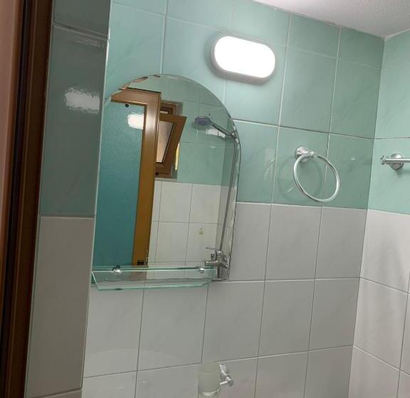 اتاق استاندارد چهار تخته, Oxhaku Guest House