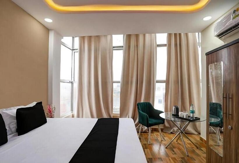 اتاق لوکس, Raisi Residency
