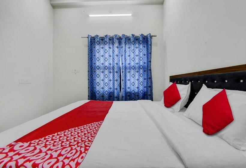 트리플 클래식 룸, Oyo Hotel Ishwar
