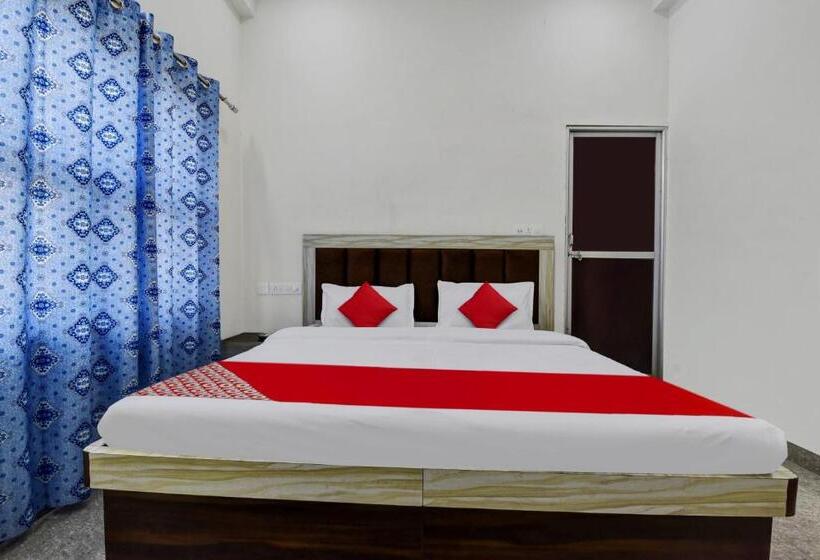 트리플 클래식 룸, Oyo Hotel Ishwar
