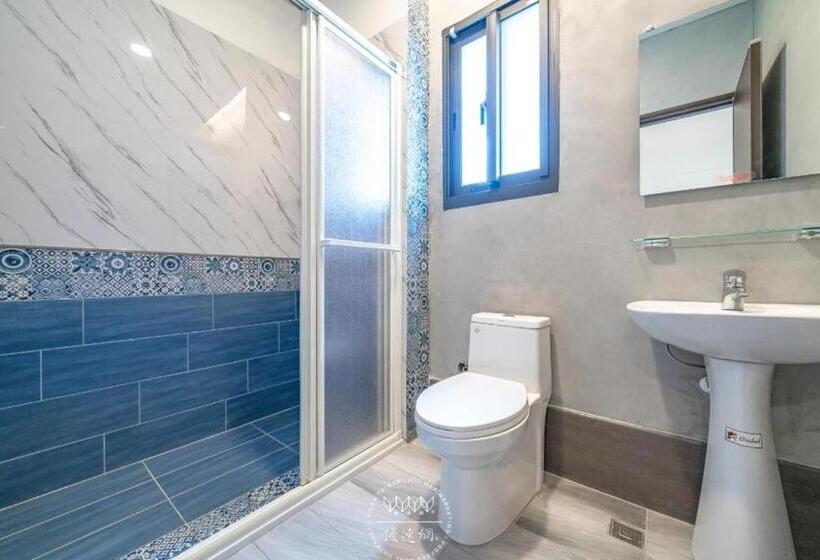 اتاق استاندارد چهارنفره با بالکن, Namek Guesthouse