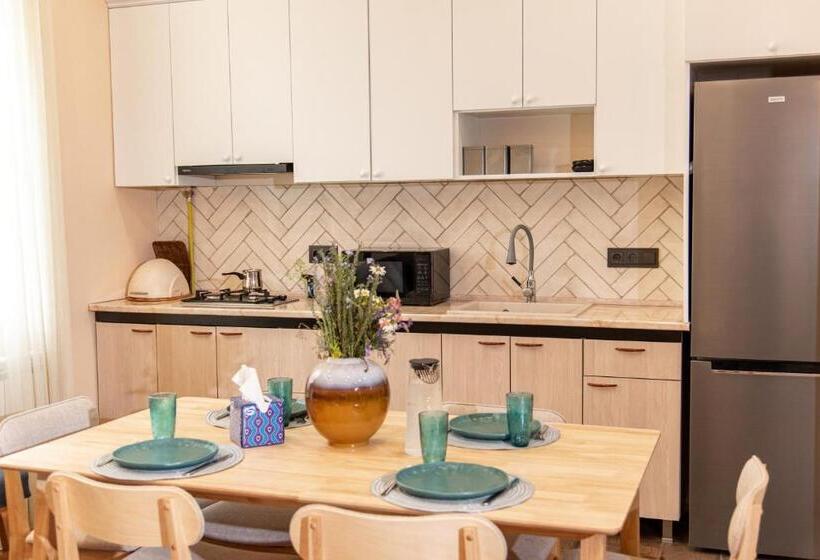 Семейный Номер Вид на Горы, Aparan Guest House