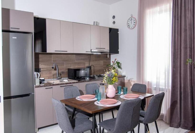 Номер Стандарт Вид на Горы, Aparan Guest House