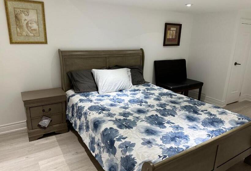 סוויטה משפחתית, Double Bedroom On Up Or 3 Bedrooms In Basement Near Eglinton Subway Station