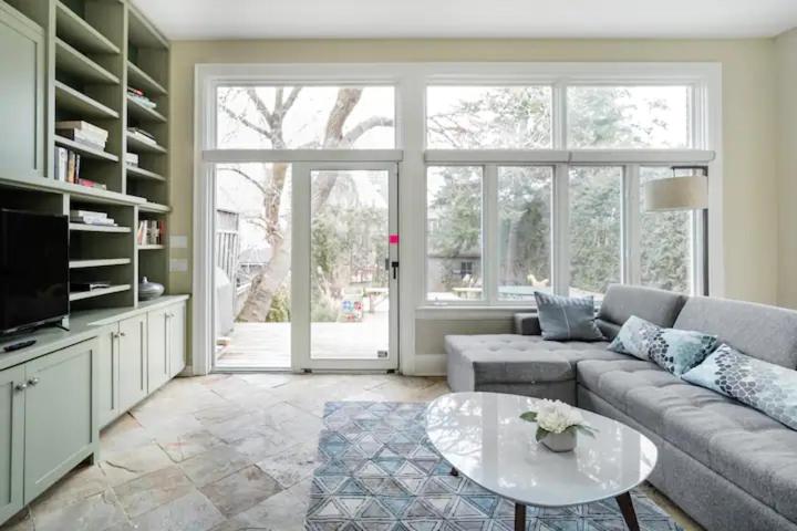 חדר סטנדרט, Double Bedroom On Up Or 3 Bedrooms In Basement Near Eglinton Subway Station