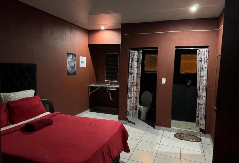 Апартаменты 1 Спальня, X Motel Vosloorus