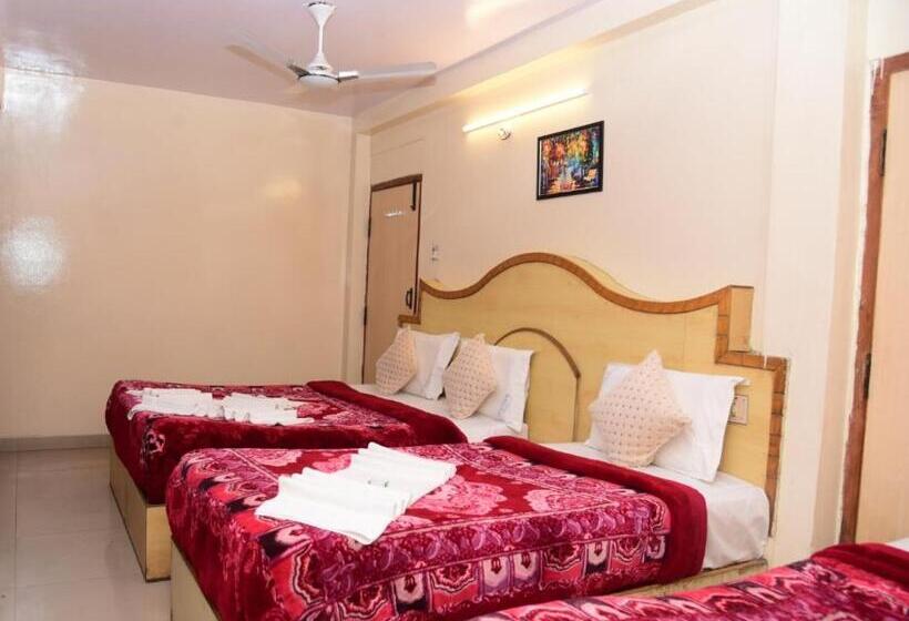 Трехместный Номер Deluxe, Ajantha Palace