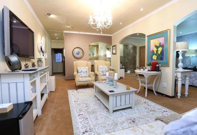 جناح, Shangri La Manor