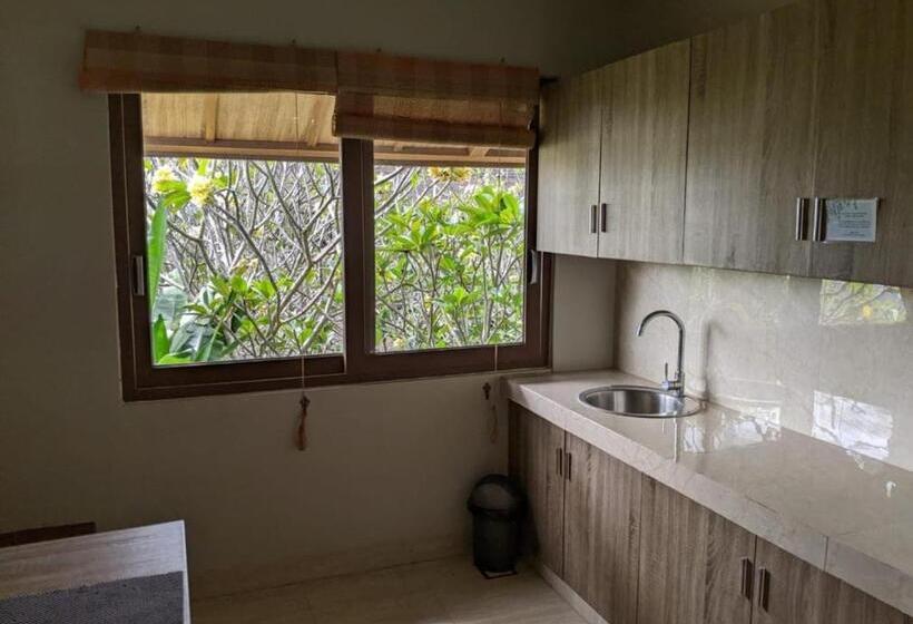اتاق استاندارد با چشم‌انداز استخر, Puri Sabina Bed & Breakfast