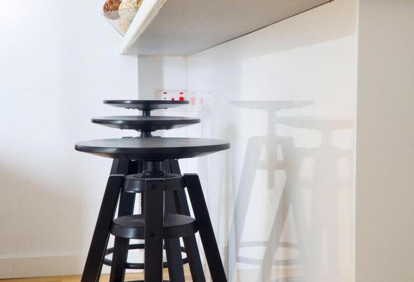 带1个卧室的带阳台的公寓, Seabreeze City Center Flat By Trulycyprus