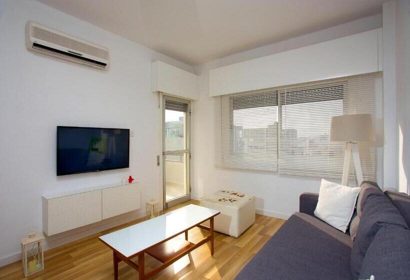 带1个卧室的带阳台的公寓, Seabreeze City Center Flat By Trulycyprus