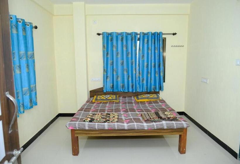 Номер Deluxe, Aashray Guestroom