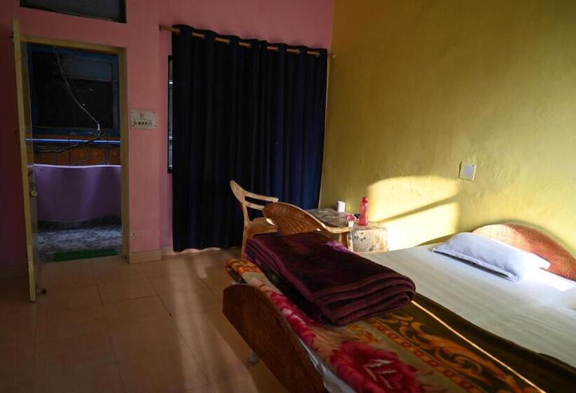 标准房带园景, Krishna Paying Guest House