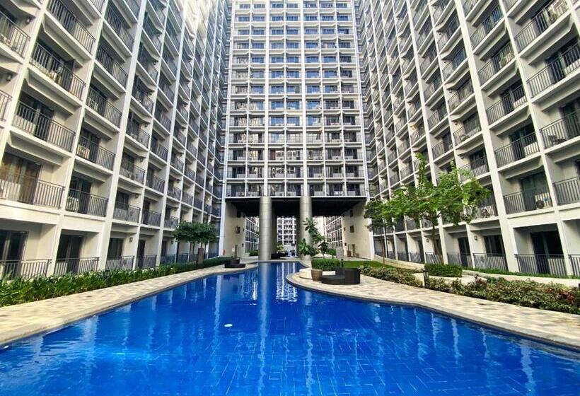 Студио Стандарт Вид на Бассейн, Homefort At S Residences