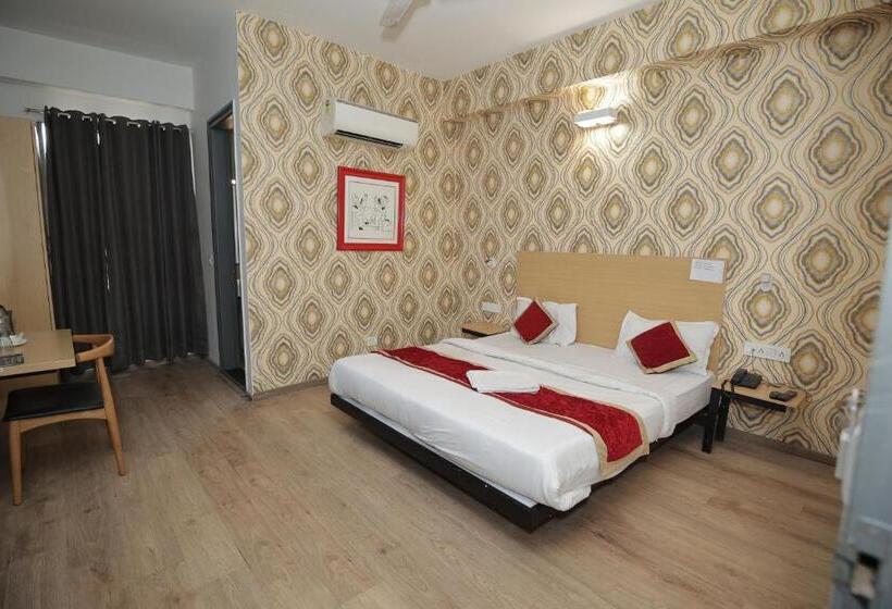 Номер Superior, The Anvi Residency Sector 122