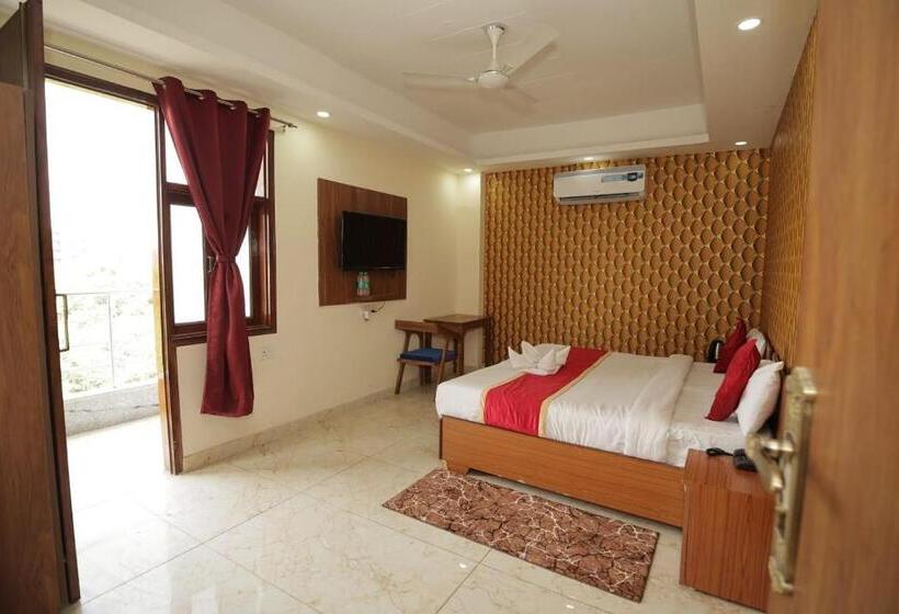 Номер Superior, The Anvi Residency Sector 122