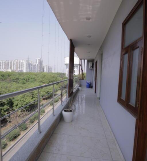 Номер Superior, The Anvi Residency Sector 122