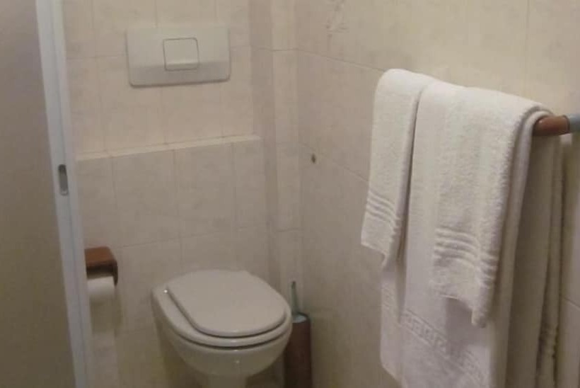 标准三人间, Albergo Moleta