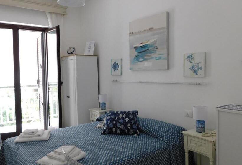 اتاق لوکس با چشم‌انداز باغ, La Battigia B&b