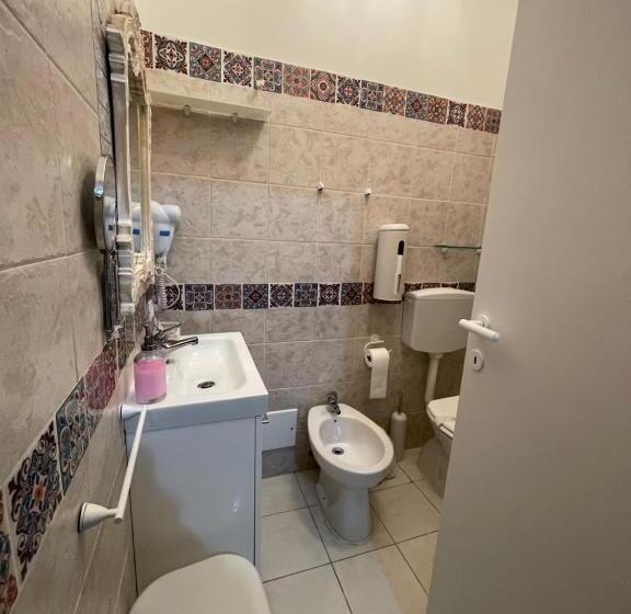 Номер Стандарт с Балконом, La Battigia B&b