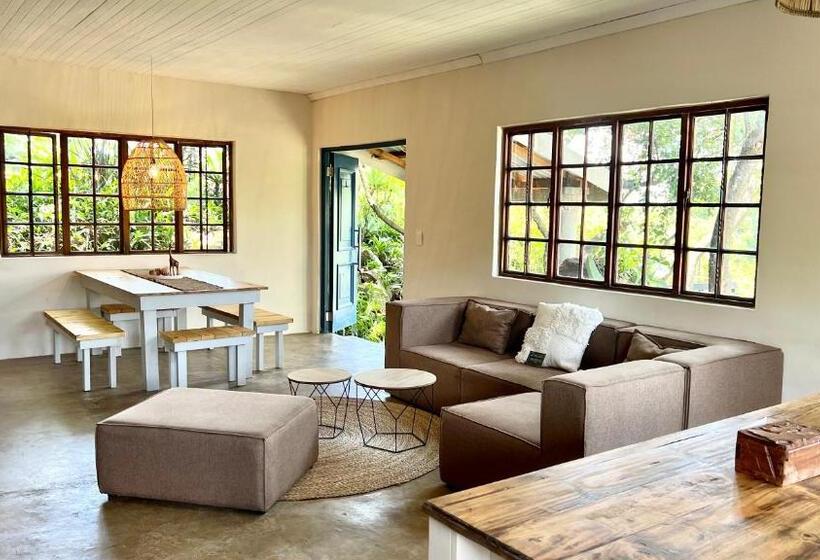 Maison 2 Chambres, Loerieroep Estate   Mountainview Selfcatering Accommodation Nelspruit