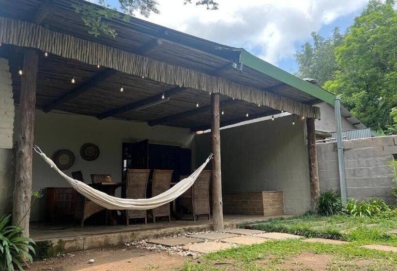 Дом 3 Спальни, Loerieroep Estate   Mountainview Selfcatering Accommodation Nelspruit