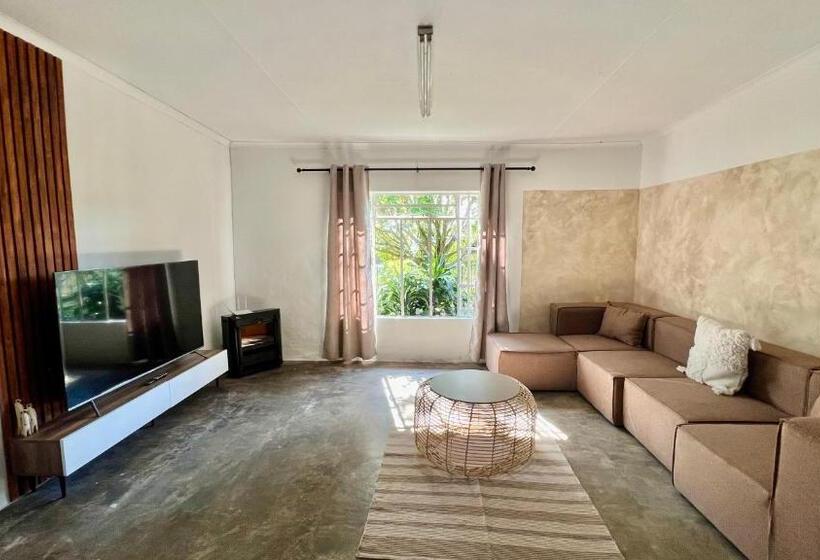Дом 3 Спальни, Loerieroep Estate   Mountainview Selfcatering Accommodation Nelspruit
