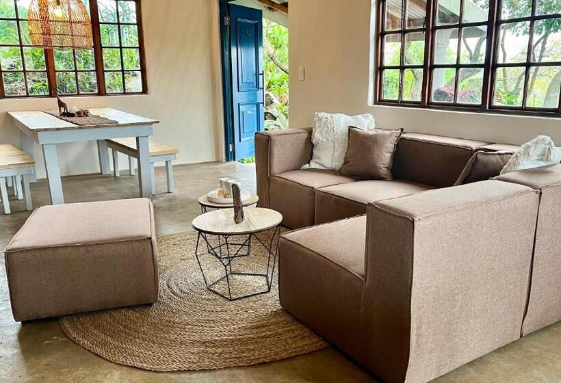 Maison 2 Chambres, Loerieroep Estate   Mountainview Selfcatering Accommodation Nelspruit
