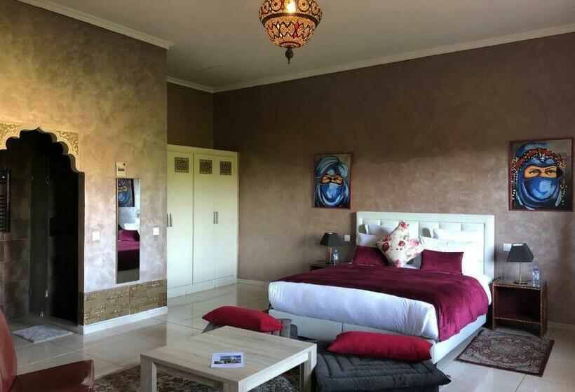 Family Suite, Dar De Santis