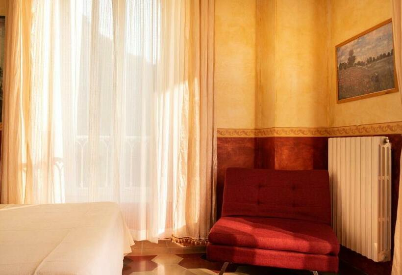 Superior room with lake view, B&b Villa Le Ortensie